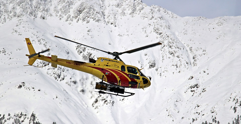 Actionbild-Helikopter-Flugrettung-Notarzt