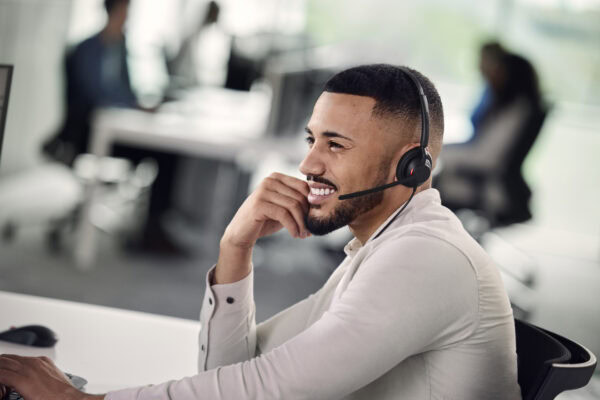 Bild-Jabra-Engage-40-Lifestyle-m
