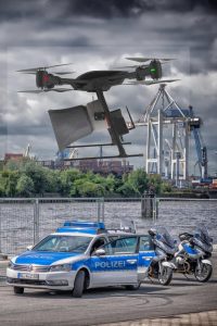 Actionbild-Lautsprecher-auf-Drohne-Polizei